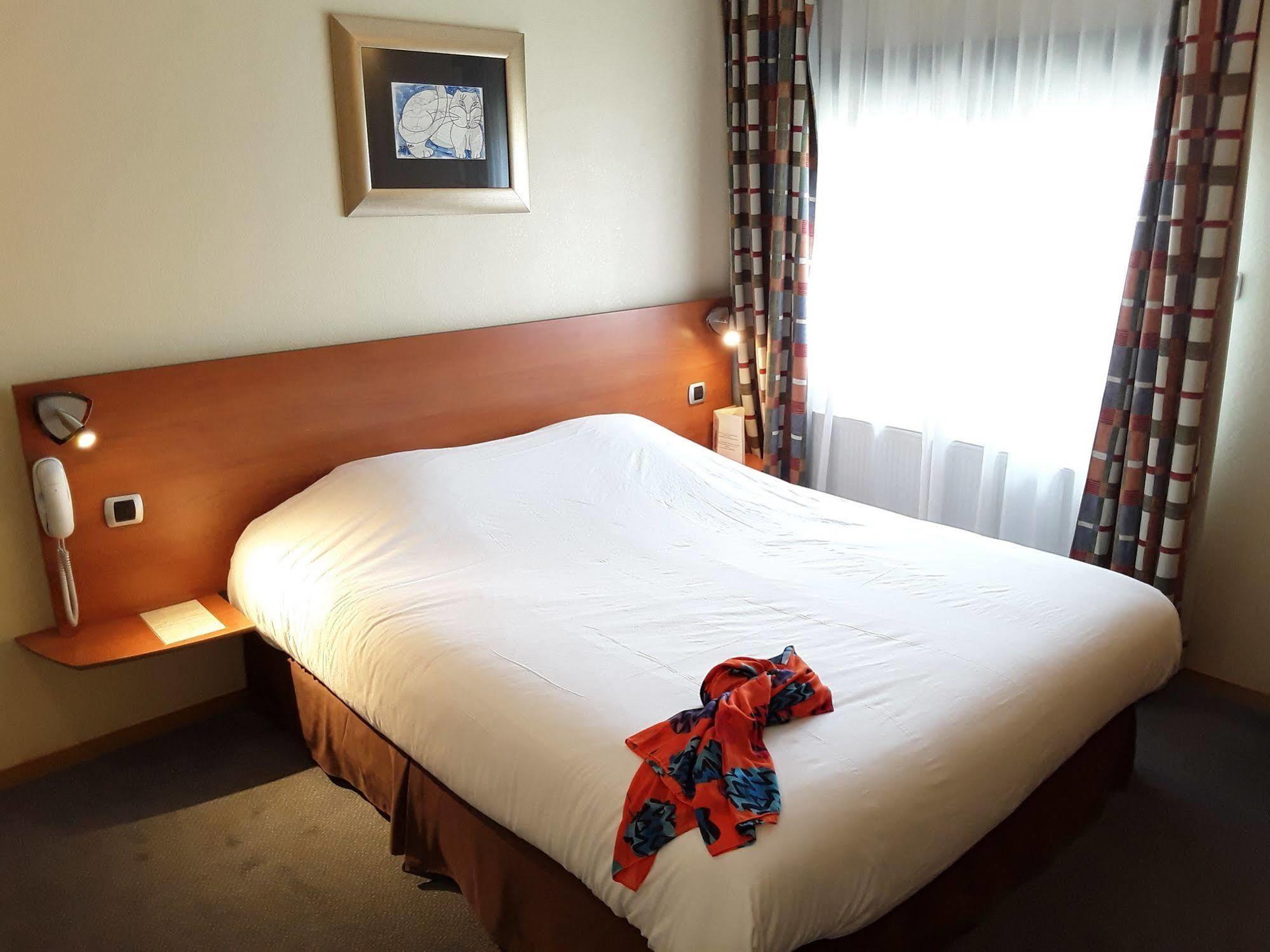 In Situ Hotel Валенсиен Екстериор снимка